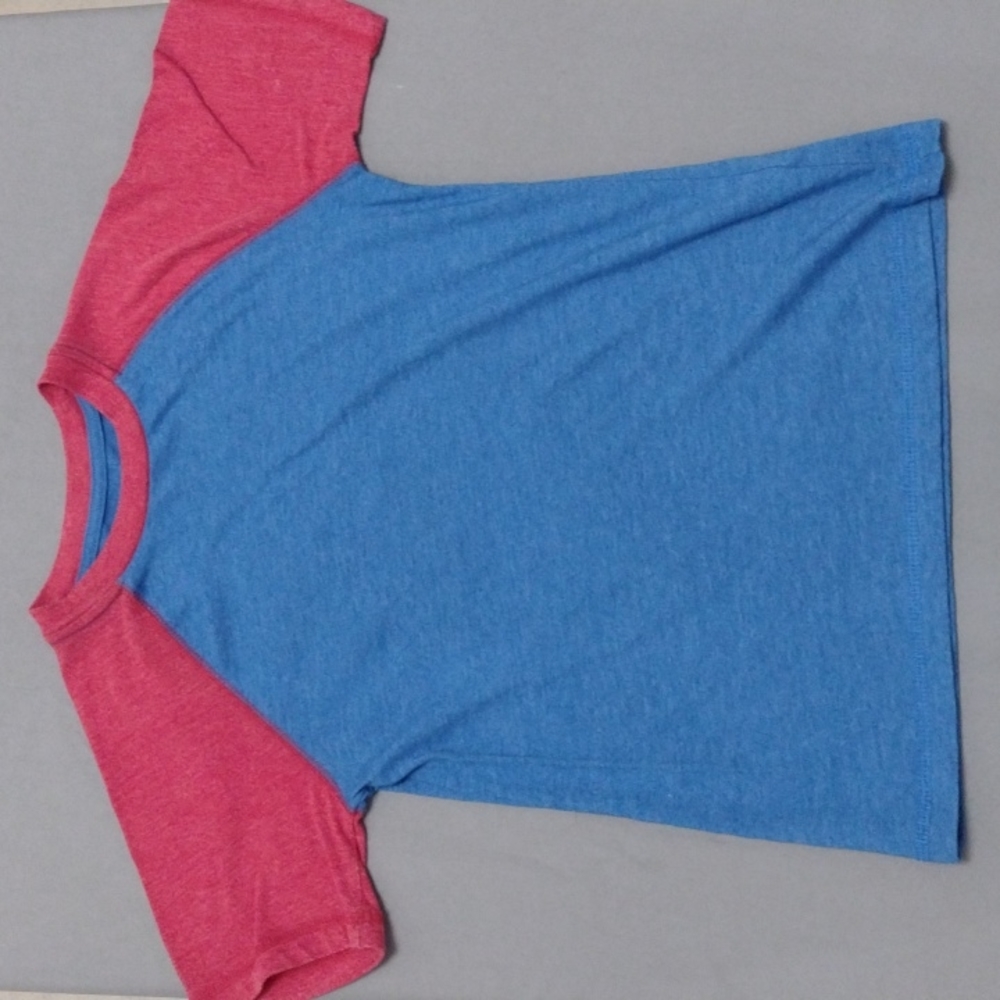 **3/$12**Arizona Jean Co. Boys Very Soft T-shirt* Size Med. (10/12)